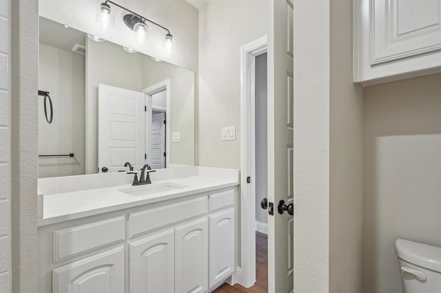 Furnished interior view inside a new home in , Alvarado (Image 12).