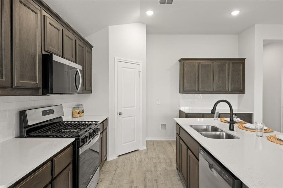 945 Abalone- Kitchen-4 945 Abalone- Kitchen-4