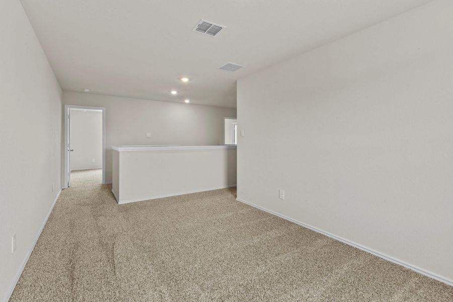 Spacious, unfurnished interior of a new home in Sunset Oaks, Maxwell (Image 20).