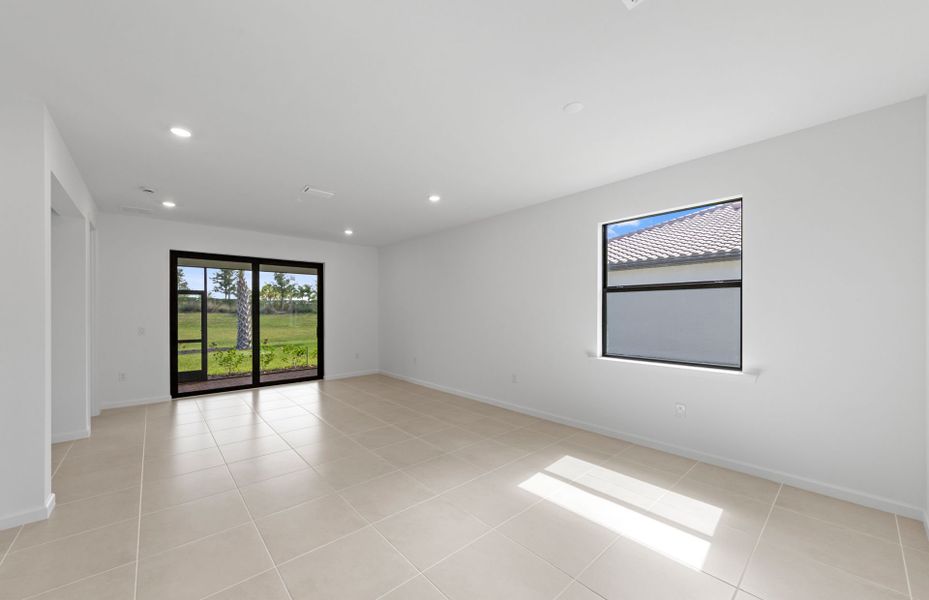 Spacious, unfurnished interior of a new home in Del Webb Naples, Ave Maria (Image 11).
