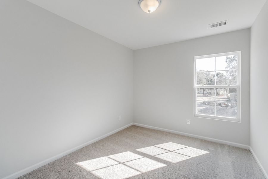 Spacious, unfurnished interior of a new home in Astoria, Columbia (Image 28).