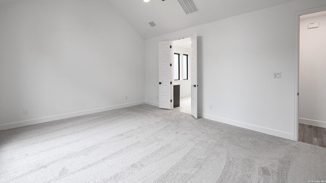 Spacious, unfurnished interior of a new home in Johnson Ranch, Bulverde (Image 19).
