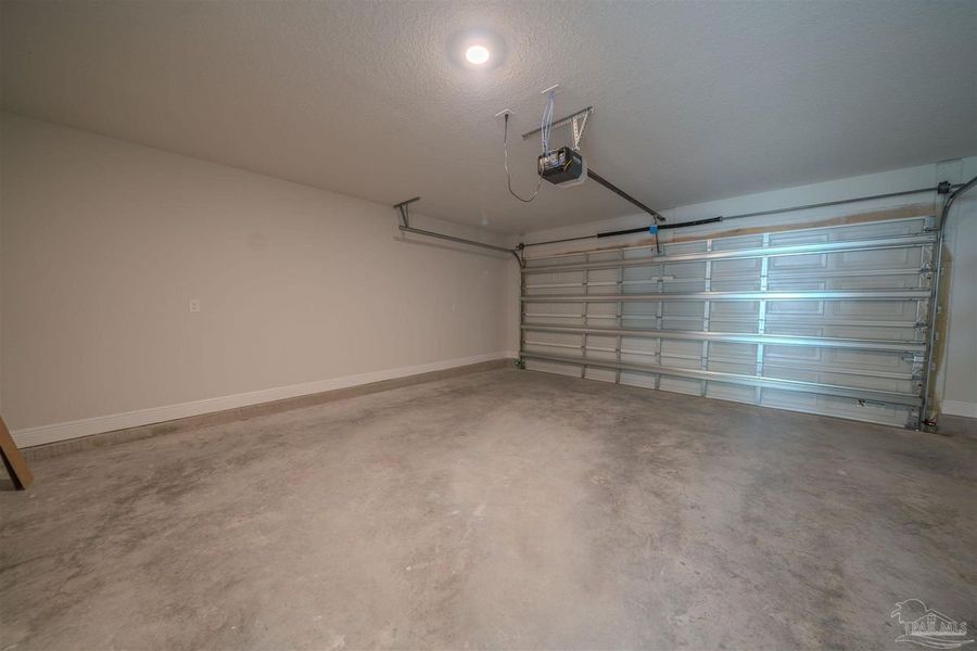 Spacious, unfurnished interior of a new home in Westpointe Place, Pensacola (Image 17).
