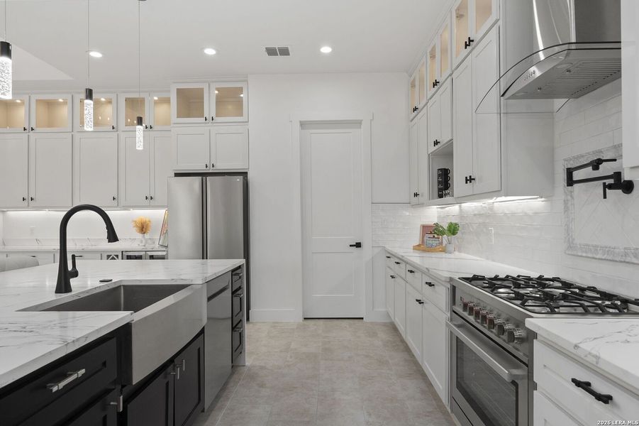 Furnished interior view inside a new home in , Bandera (Image 38).