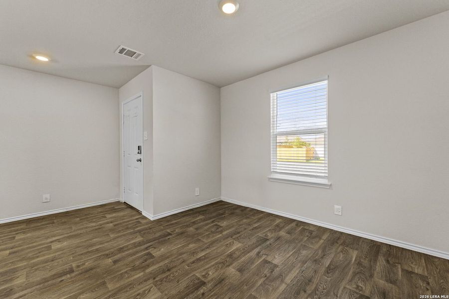 Spacious, unfurnished interior of a new home in Redbird Ranch, San Antonio (Image 23).