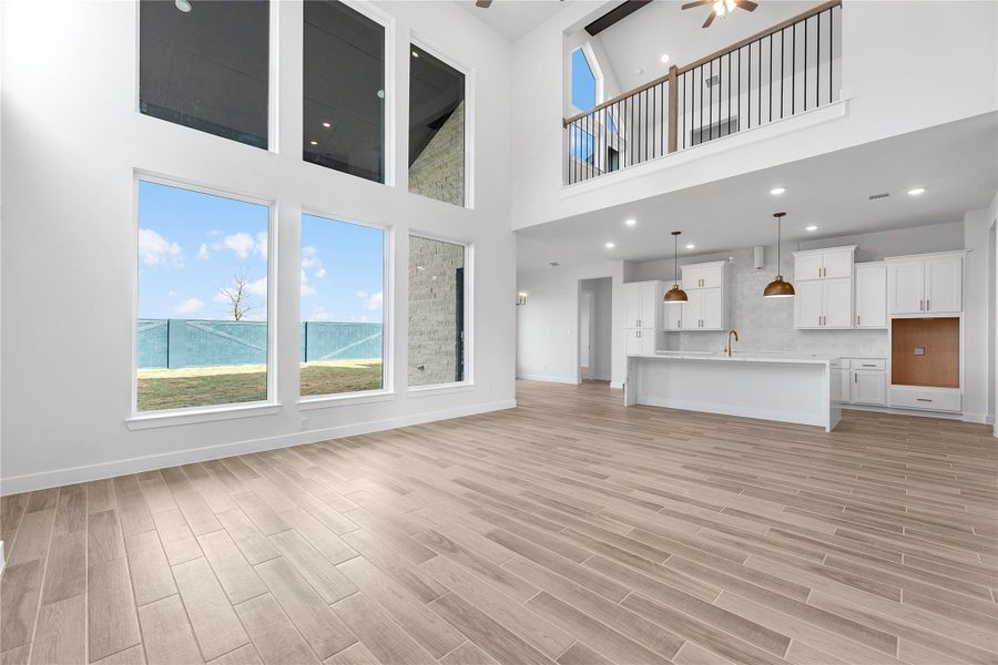 Representative image. Features, selections and colors may vary.