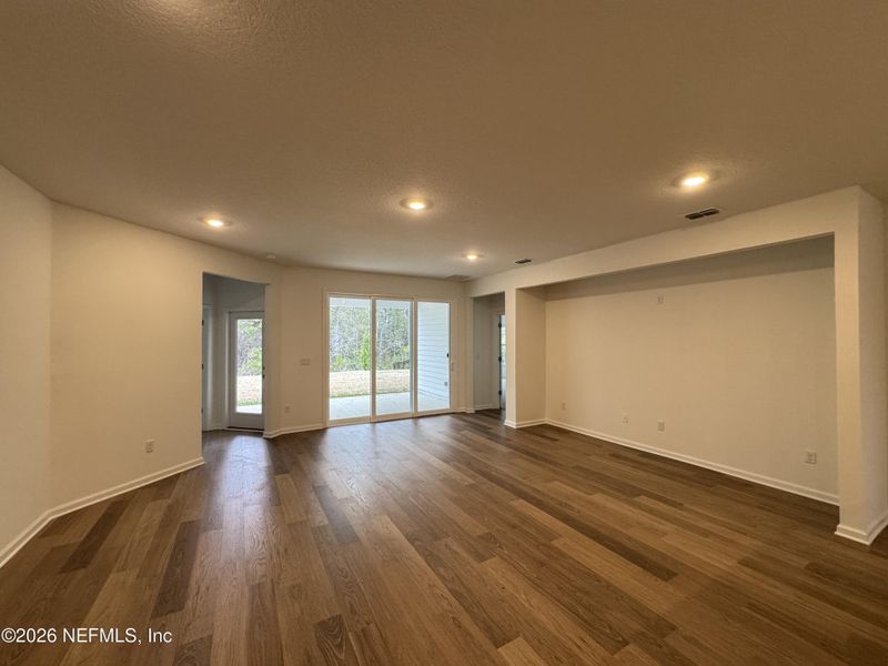 Spacious, unfurnished interior of a new home in Hyland Trail, Green Cove Springs (Image 31).