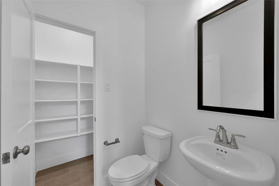 Furnished interior view inside a new home in Evergreen, Conroe (Image 9). Furnished interior view inside a new home in Evergreen, Conroe (Image 9).