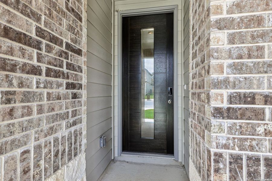 Exterior details and patio area of a home in Thomas Pond, San Antonio (Image 26). Exterior details and patio area of a home in Thomas Pond, San Antonio (Image 26).
