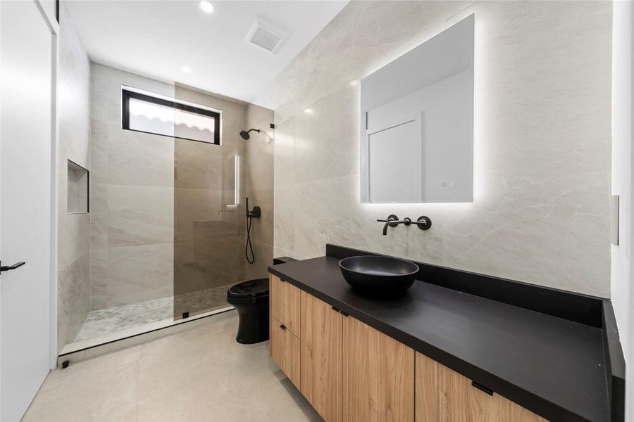 Furnished interior view inside a new home in , Fort Lauderdale (Image 11).