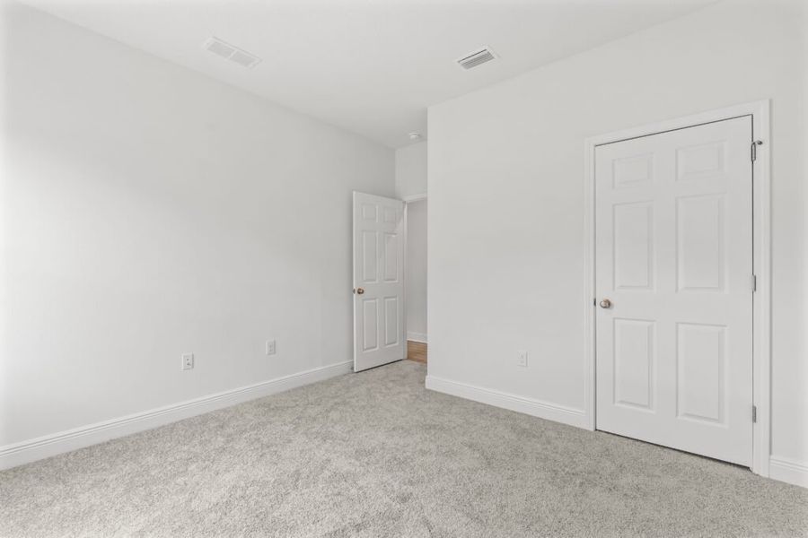 Spacious, unfurnished interior of a new home in Natureview, Freeport (Image 18).