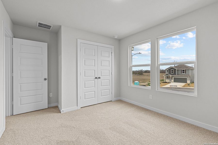 Spacious, unfurnished interior of a new home in Hacienda, San Antonio (Image 14).