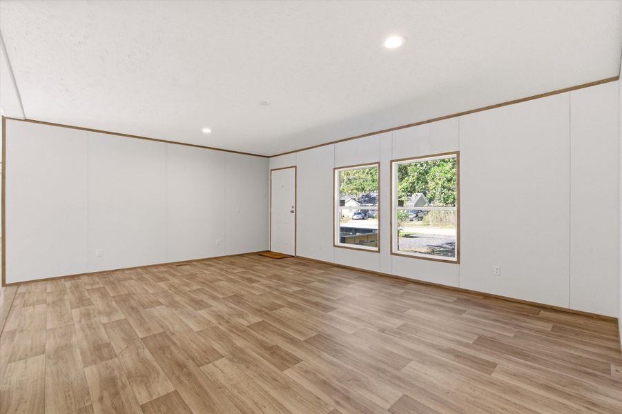 Spacious, unfurnished interior of a new home in , Goose Creek (Image 17).