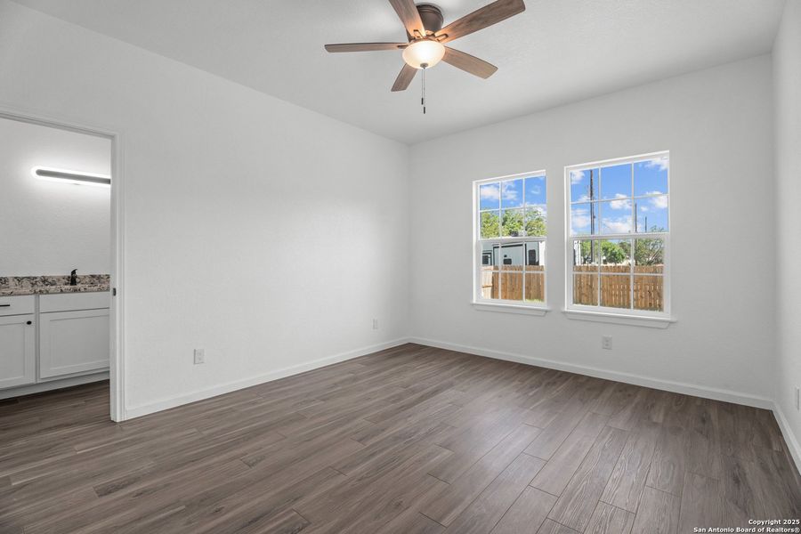 Spacious, unfurnished interior of a new home in , Canyon Lake (Image 15).