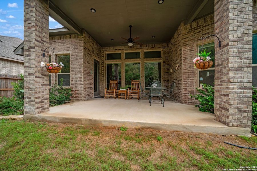 Exterior details and patio area of a home in Cibolo Crossing, Universal City (Image 4).
