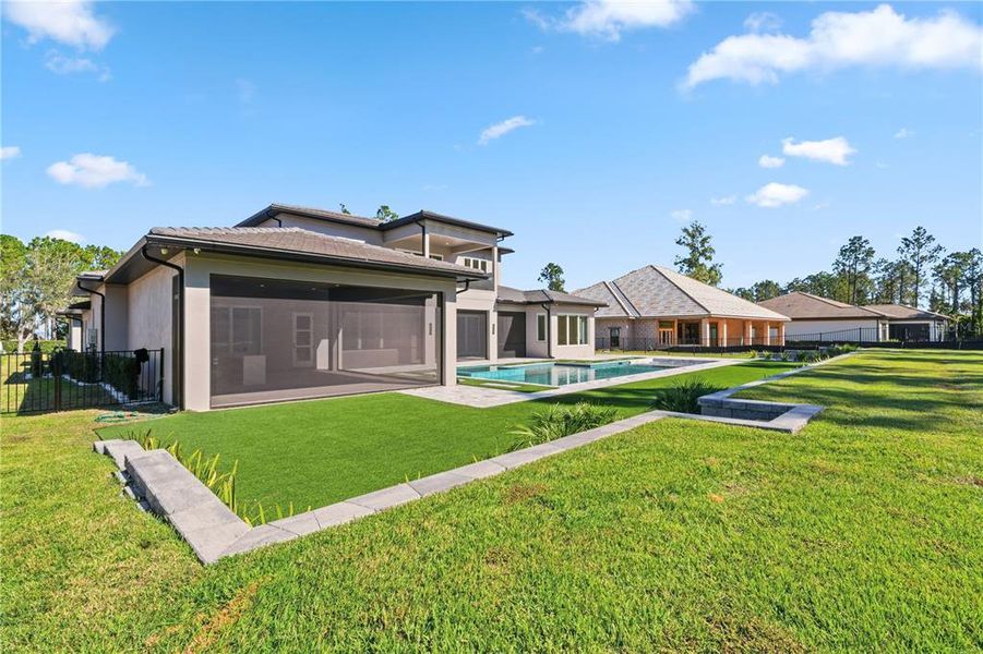Exterior details and patio area of a home in , Montverde (Image 38).