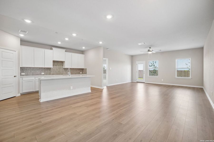 Spacious, unfurnished interior of a new home in Remington Ranch, San Antonio (Image 41).