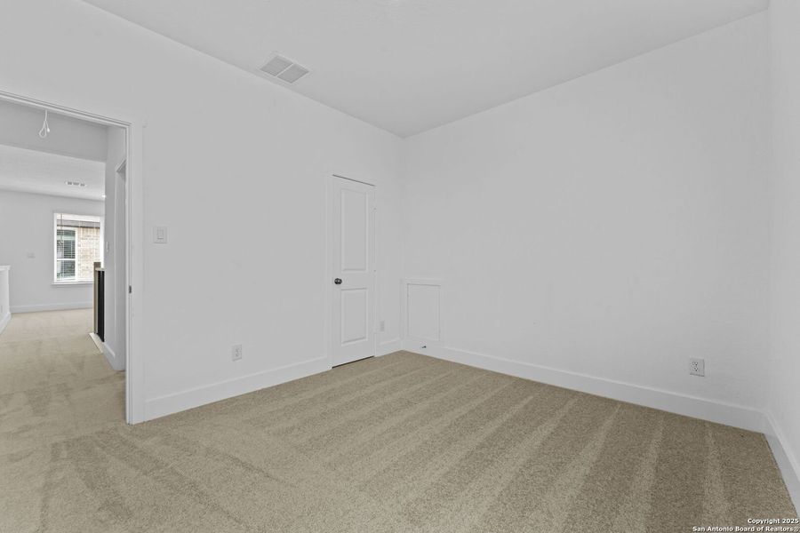 Spacious, unfurnished interior of a new home in , New Braunfels (Image 26).