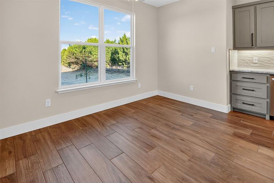 Spacious, unfurnished interior of a new home in , Weatherford (Image 32).