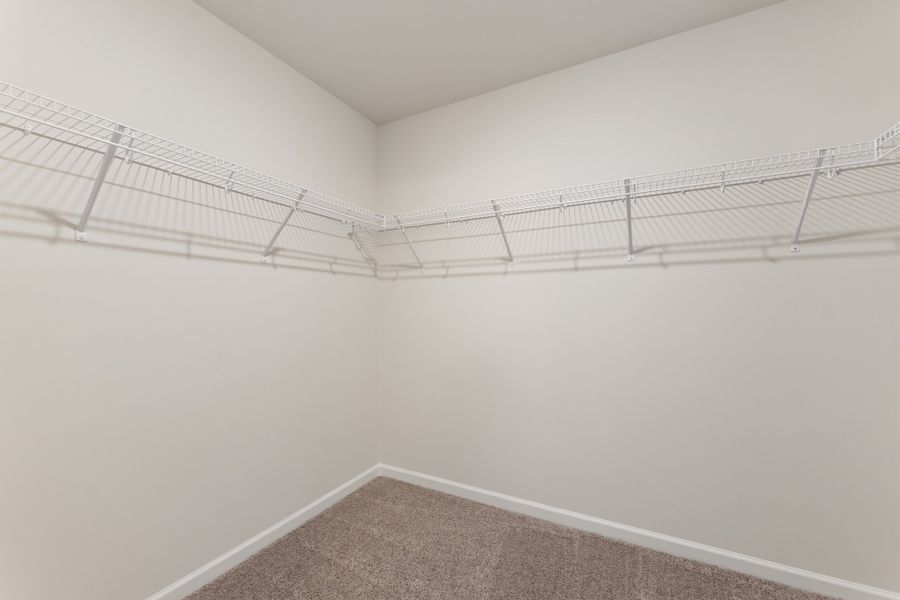 Spacious, unfurnished interior of a new home in Richmond Hill, Inman (Image 26).