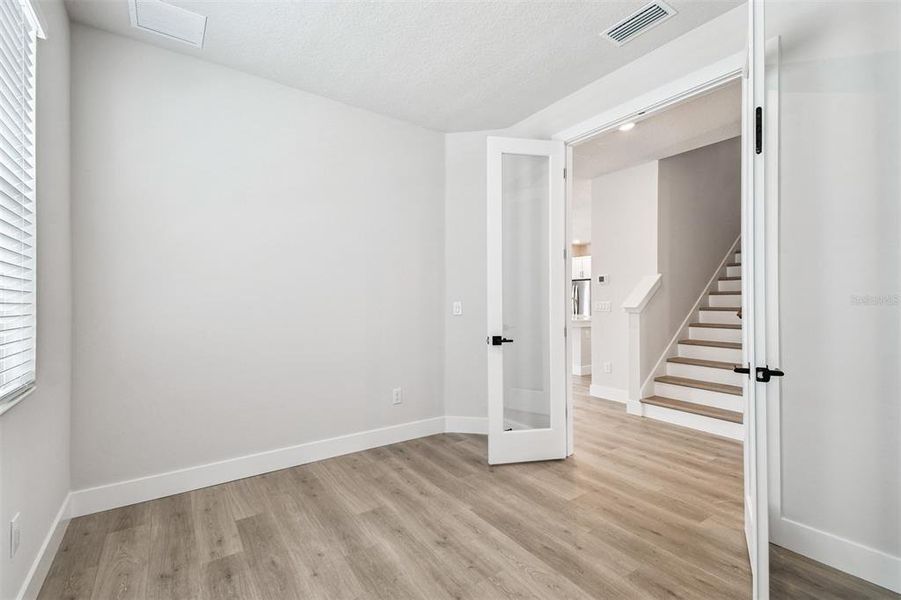 Spacious, unfurnished interior of a new home in , Tampa (Image 13).