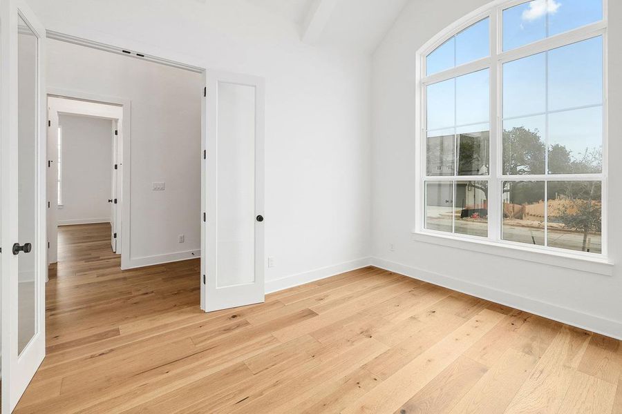 Spacious, unfurnished interior of a new home in Parkside On The River, Georgetown (Image 16).