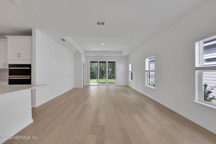 Spacious, unfurnished interior of a new home in Hyland Trail, Middleburg (Image 28).