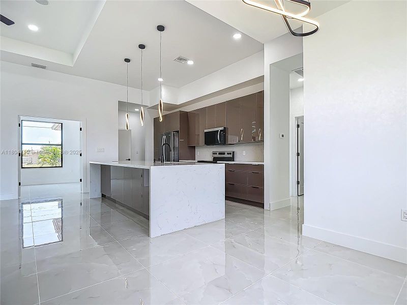 Spacious, unfurnished interior of a new home in , Cape Coral (Image 18). Spacious, unfurnished interior of a new home in , Cape Coral (Image 18).