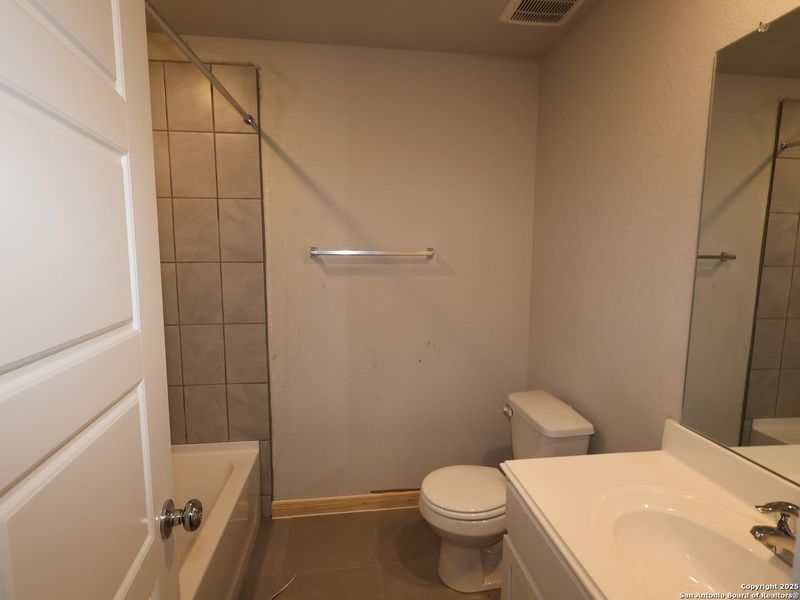 Furnished interior view inside a new home in Agave, San Antonio (Image 7).