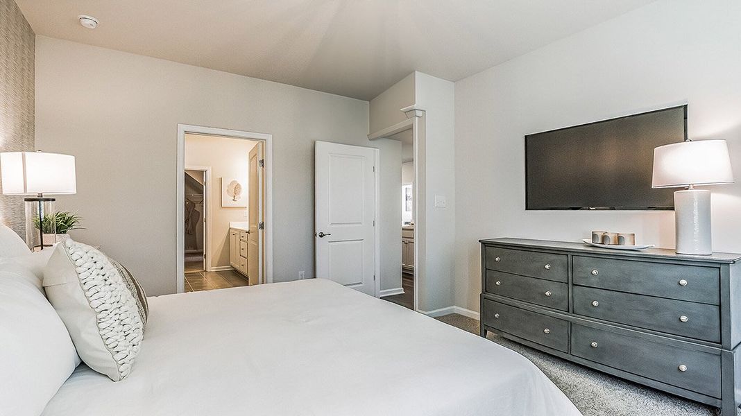 Representative furnished interior of a home built from the Bristol Bonus by D.R. Horton in Riverwood Gardens, Oakland (Image 8).