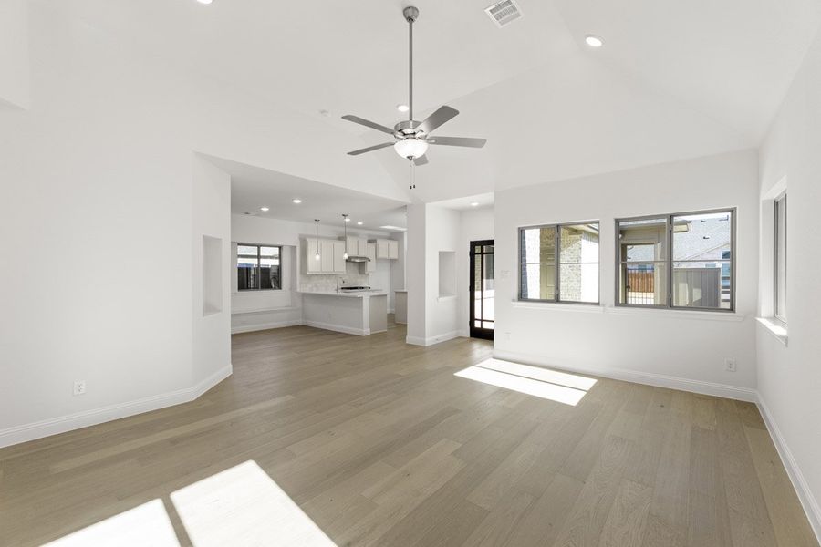 Representative unfurnished interior of a home built from the Trentino by Pacesetter Homes in Keeneland, Aubrey (Image 20).