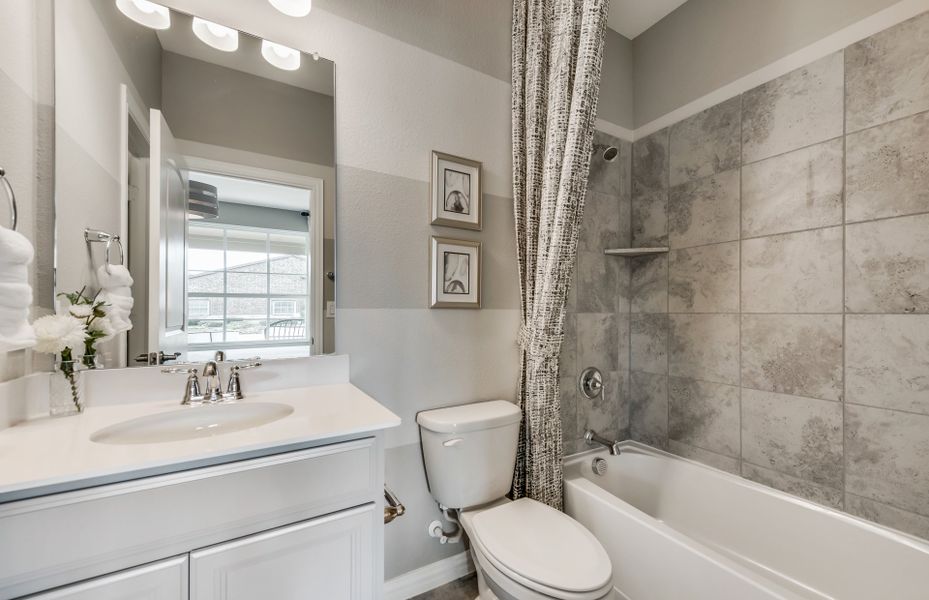 Spacious secondary bathroom