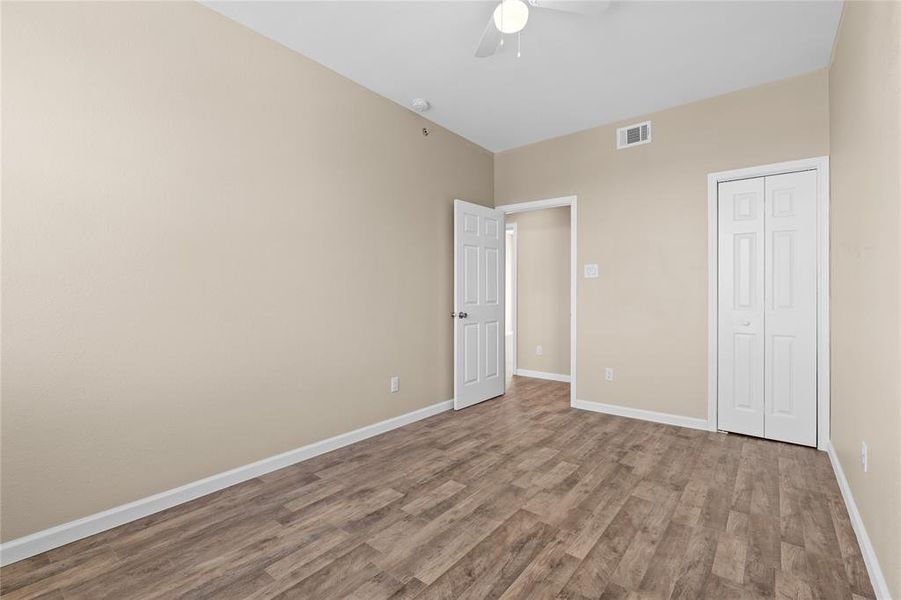Spacious, unfurnished interior of a new home in , Irving (Image 33).