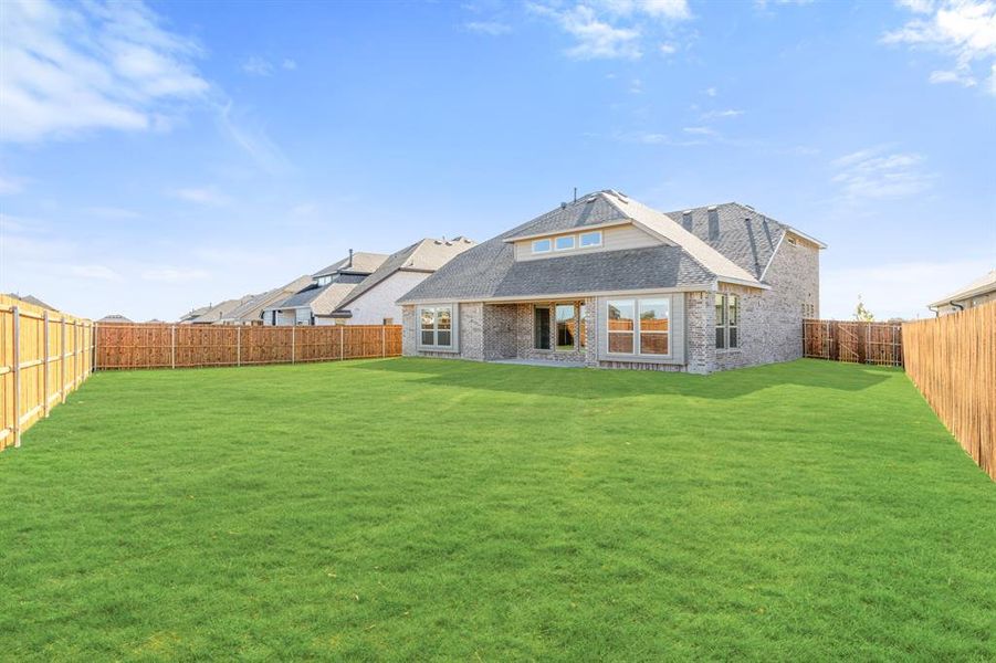 Exterior details and patio area of a home in The Oaks, Red Oak (Image 3).