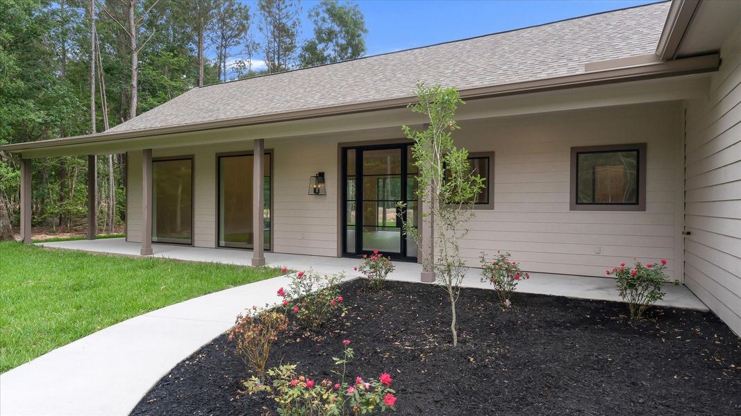 Exterior details and patio area of a home in , Conroe (Image 4).