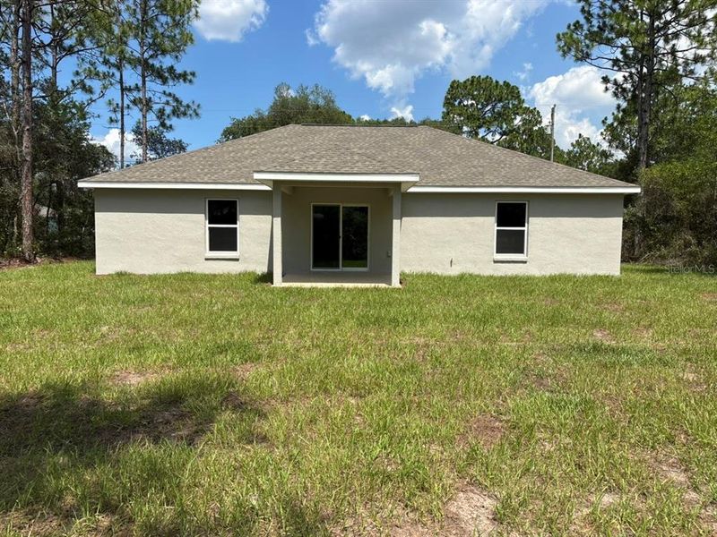 Exterior details and patio area of a home in , Dunnellon (Image 4). Exterior details and patio area of a home in , Dunnellon (Image 4).