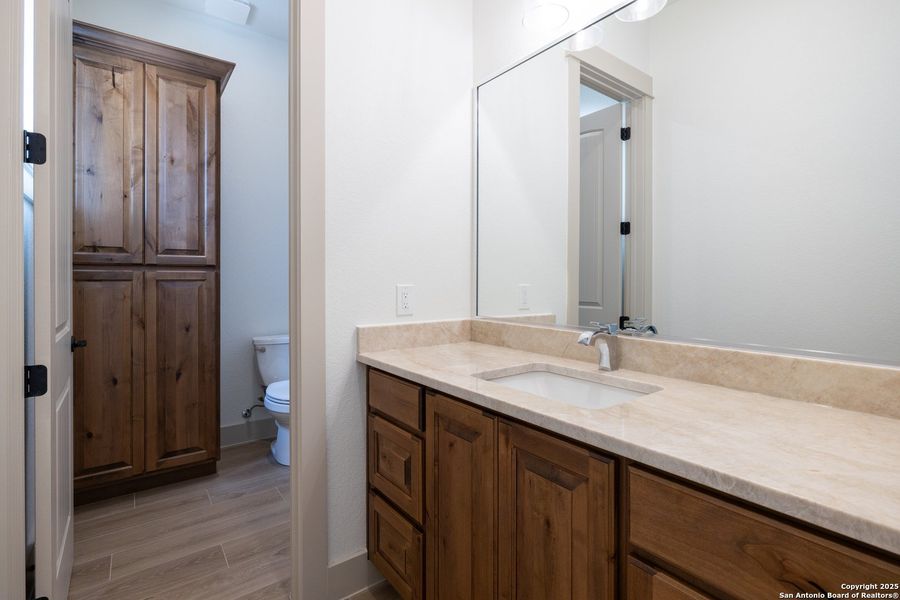 Furnished interior view inside a new home in , Bandera (Image 11).