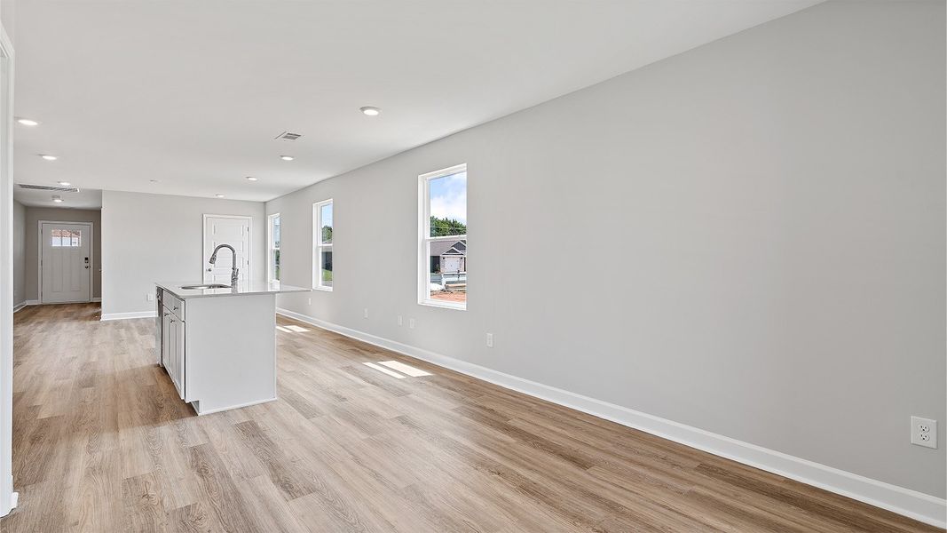 Spacious, unfurnished interior of a new home in Colonial East, Panama City Beach (Image 17).