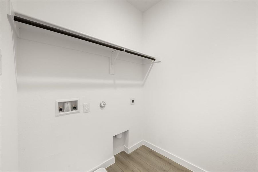 Spacious, unfurnished interior of a new home in The Pointe at Capp Smith Lake, Watauga (Image 17).