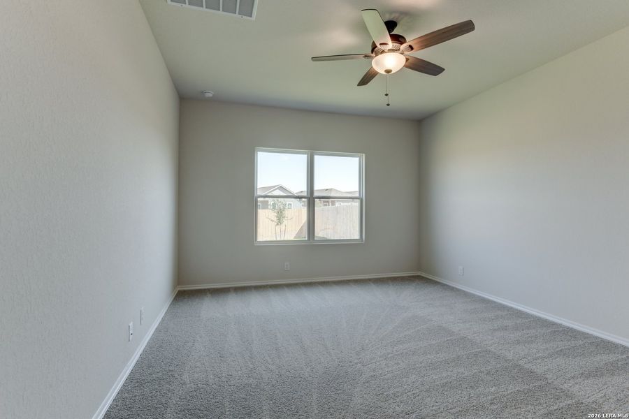 Spacious, unfurnished interior of a new home in Hennersby Hollow, San Antonio (Image 17).