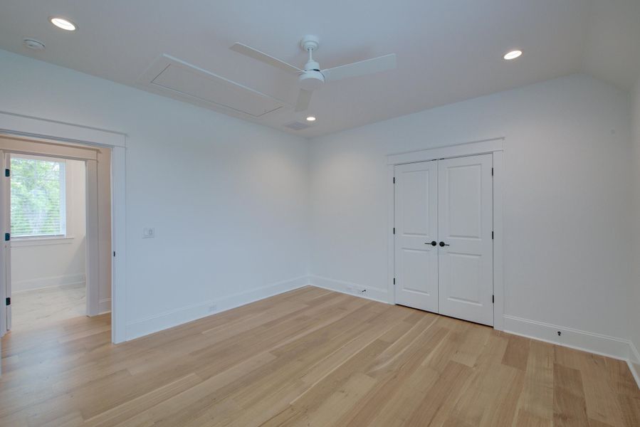 Spacious, unfurnished interior of a new home in Daniel Island Park, Charleston (Image 66).