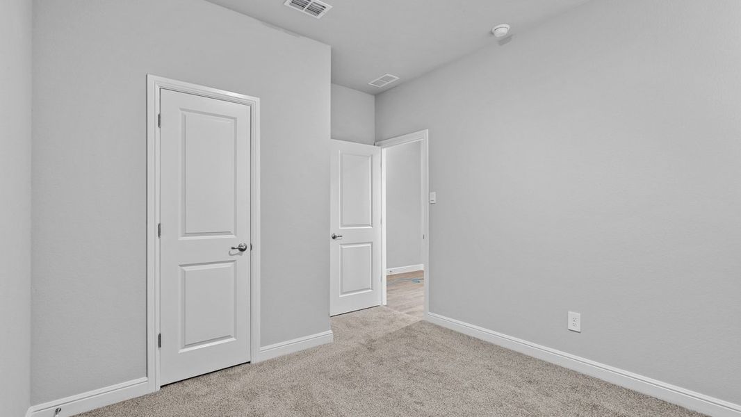 Spacious, unfurnished interior of a new home in Trails of Elizabeth Creek, Fort Worth (Image 30). Spacious, unfurnished interior of a new home in Trails of Elizabeth Creek, Fort Worth (Image 30).