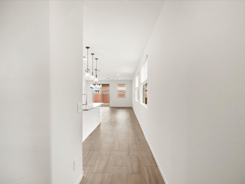 Spacious, unfurnished interior of a new home in Hanson Ridge, Vail (Image 10).