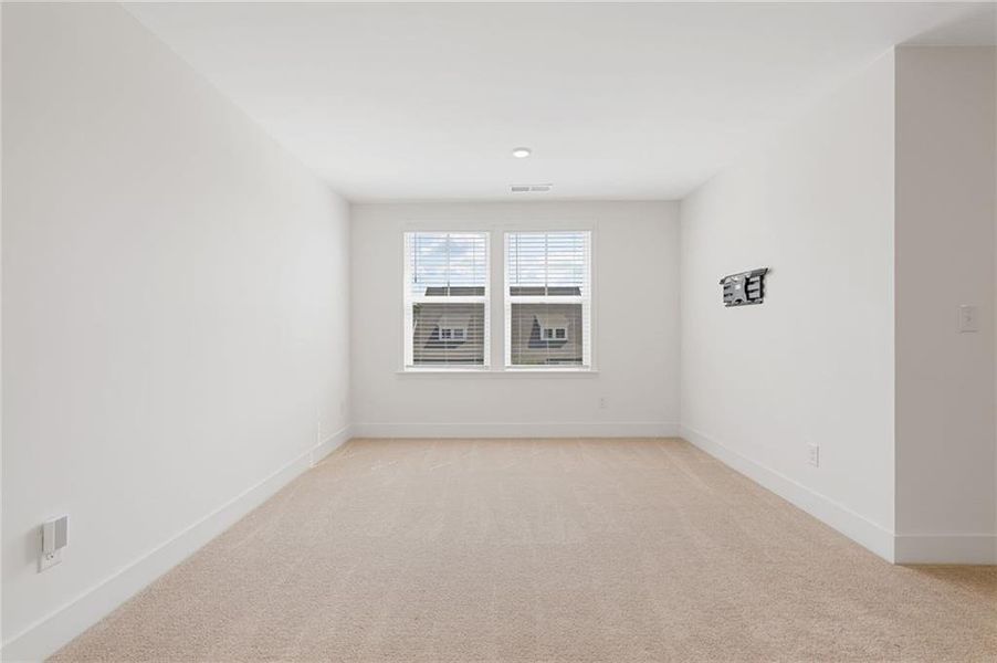 Spacious, unfurnished interior of a new home in , Dallas (Image 44).