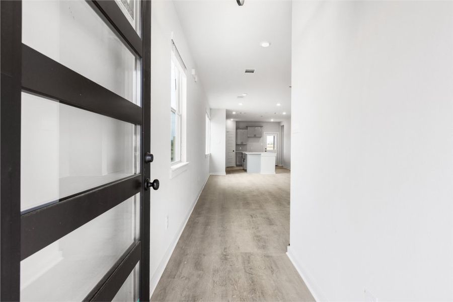 Spacious, unfurnished interior of a new home in Glendale Lakes, Rosharon (Image 21). Spacious, unfurnished interior of a new home in Glendale Lakes, Rosharon (Image 21).