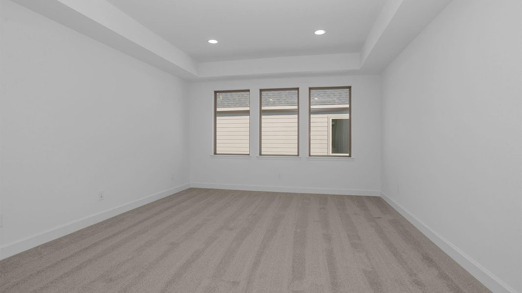 Spacious, unfurnished interior of a new home in Katy Court 70', Katy (Image 13).