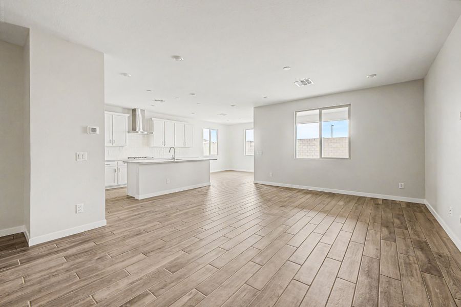 Spacious, unfurnished interior of a new home in Citrus Park, Goodyear (Image 11).