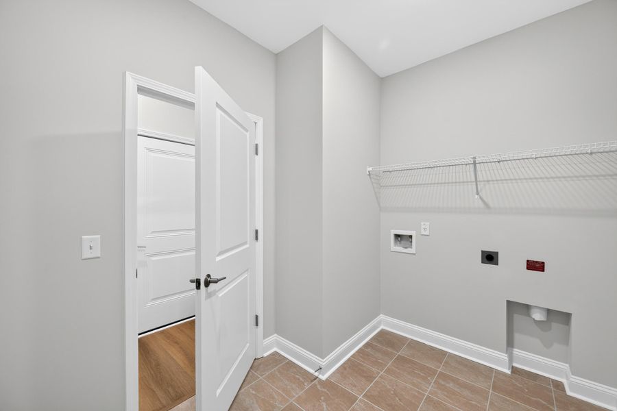 Spacious, unfurnished interior of a new home in Del Webb Charleston at Nexton, Summerville (Image 18).