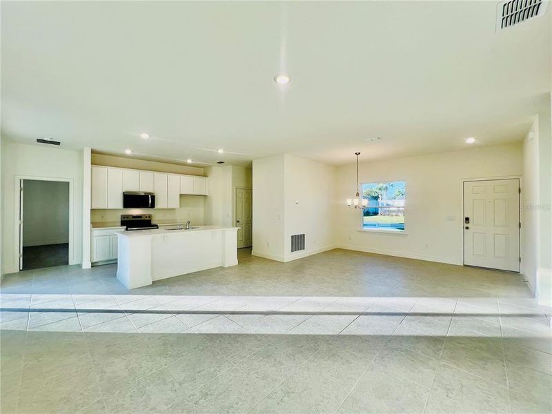 Spacious, unfurnished interior of a new home in Palm Coast: Cornerstone Collection, Palm Coast (Image 18).