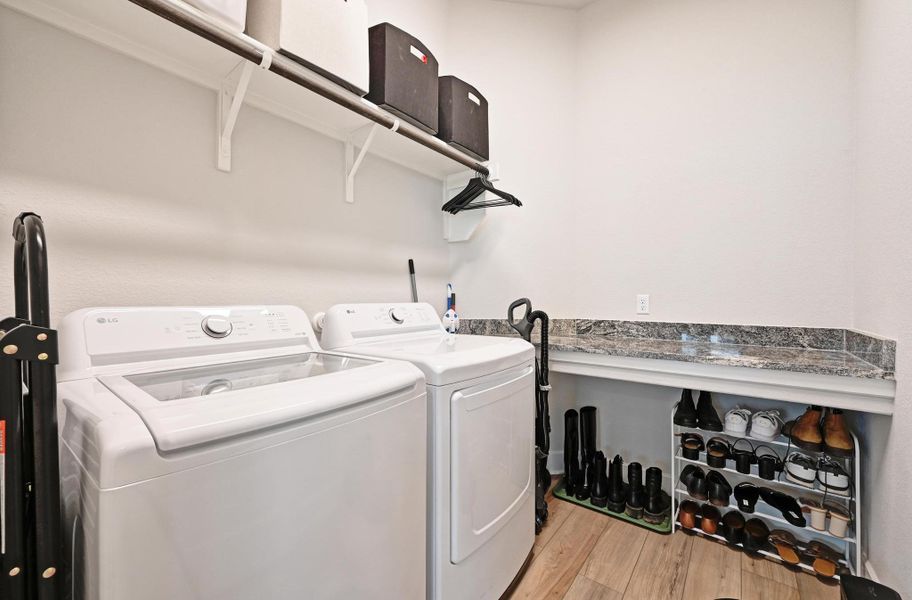 Room to wash, dry, and organize without the clutter! Room to wash, dry, and organize without the clutter!